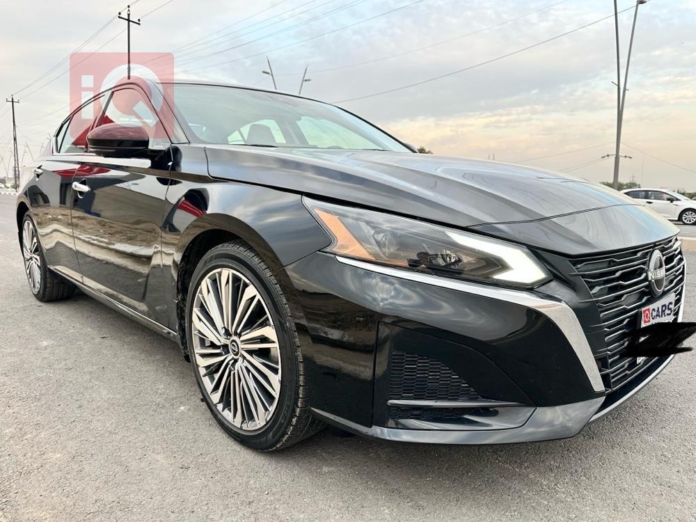 نيسان ألتيما